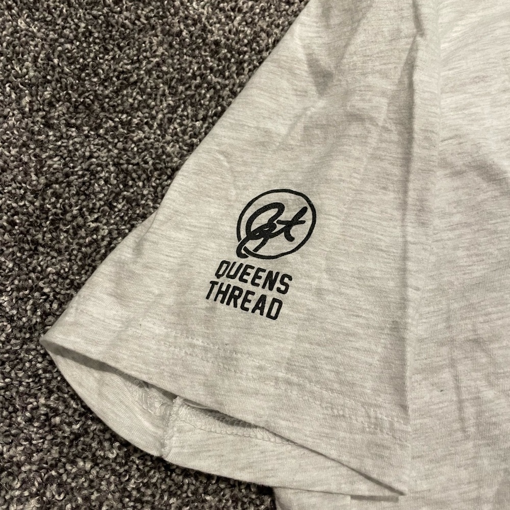 Queens Thread T-Shirt - Picture 2 of 3